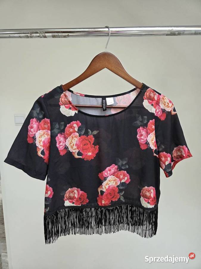 Czarna bluzka top w kwiaty z frędzlami Liszki