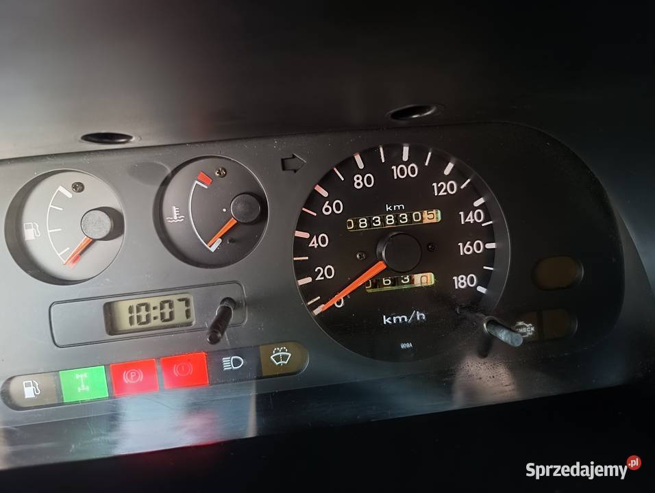Nissan terrano ii 24 benzyna 4x4 83 bezwypadkowy Chmielnik sprzedam