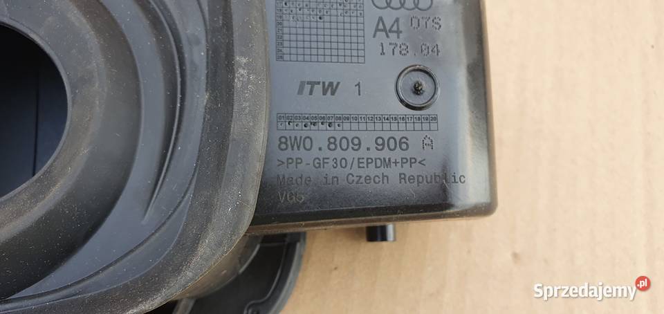 AUDI A4 B9 KLAPAKA WLEWU PALIWA 8W0809906 Trzciel sprzedam