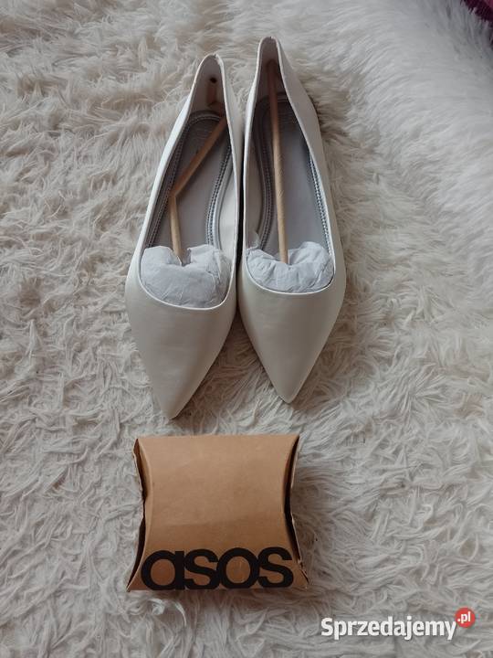 44 ASOS Design Białe baleriny wieczorowe z Kraków