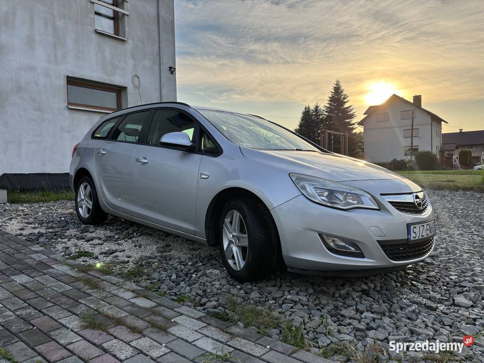 Opel Astra J Sports Tourer 14 Turbo 120 2011 Jastrzębie-Zdrój