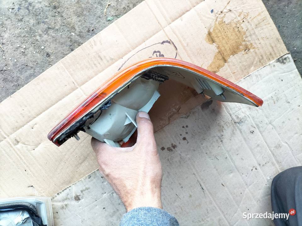 AUDI 80 B3 80B3 LAMPA TYŁ TYLNA PRAWA BŁOTNIK Kamień-Kolonia