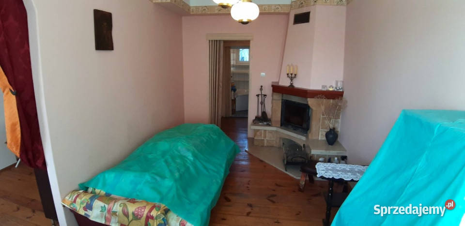 Mały bliźniak z garażem zalewem