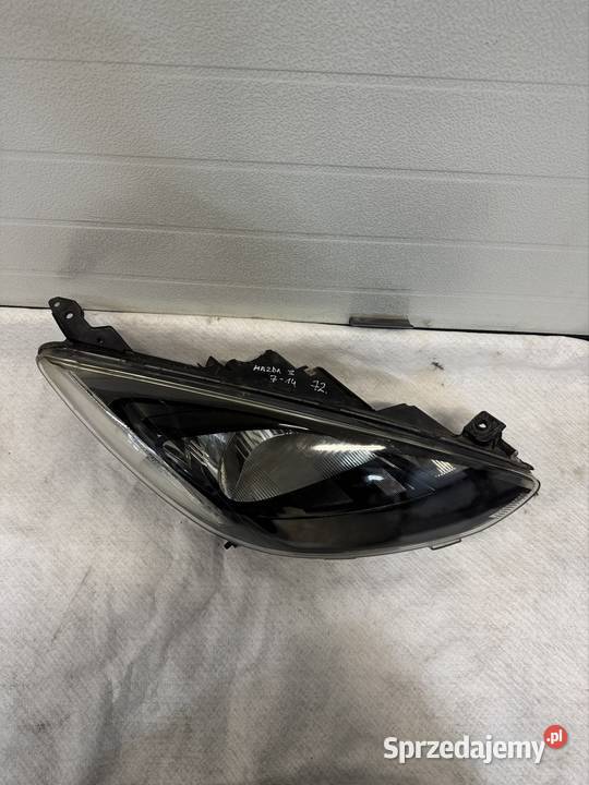 Lampa prawy przód Mazda II 0714 osobowe Lampy przednie