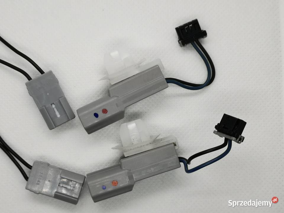 Wtyczka i kostka lampy tylnej LED w klapia osobowe Warszawa