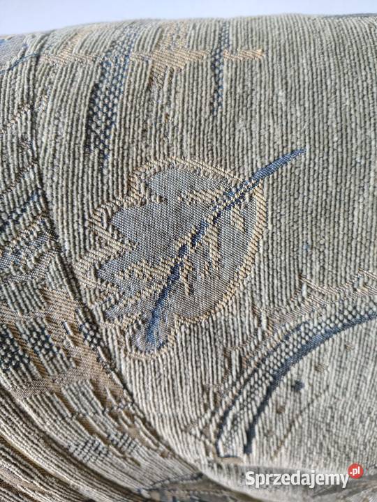 Klasyczna sofa nierozkładana Syrynia