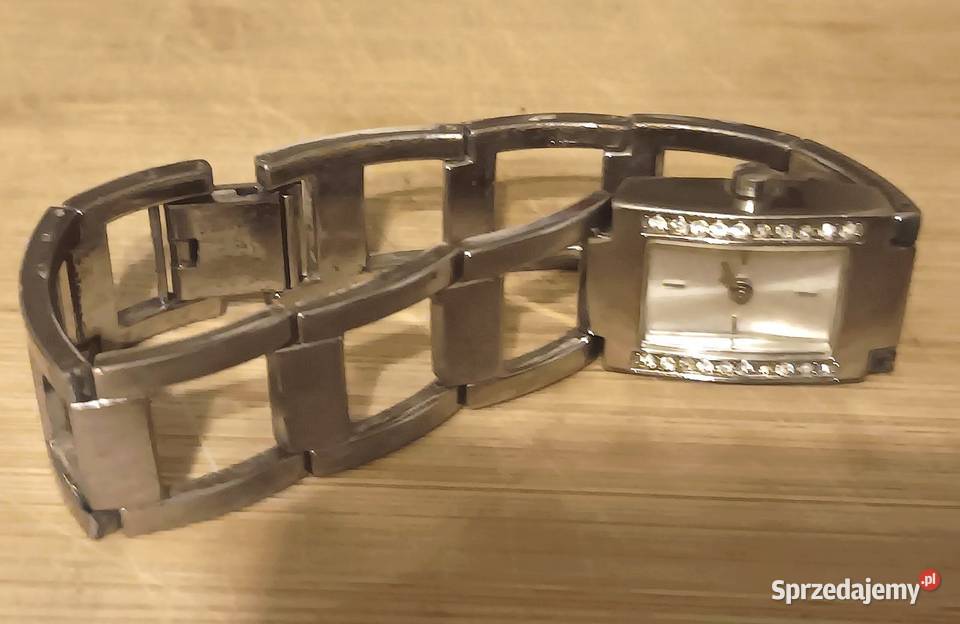 Zegarek damski na rękę z cyrkoniami