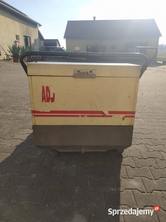 Zamiatarka samojezdna spalinowa do kostki betonu Rok produkcji 1991 Pozostałe Piękna Góra sprzedam