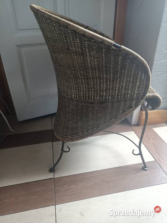 Pięknystaryautorski fotel z wikliny