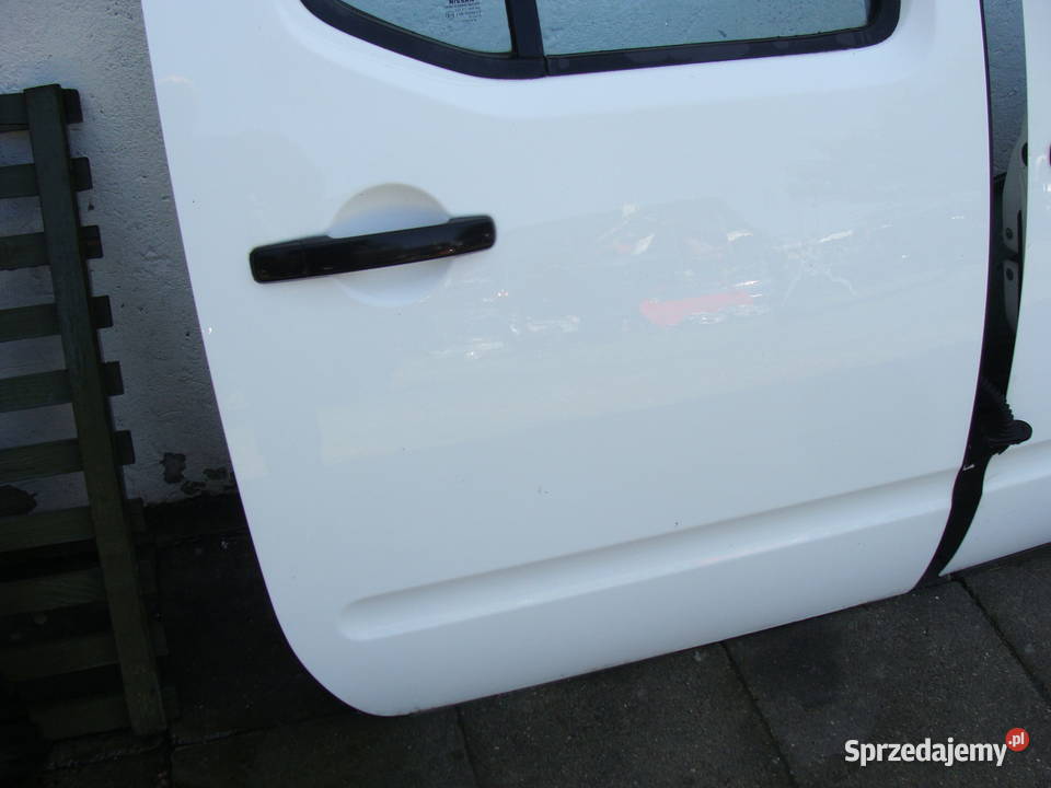 Nissan Navara D40 drzwi tylne prawe