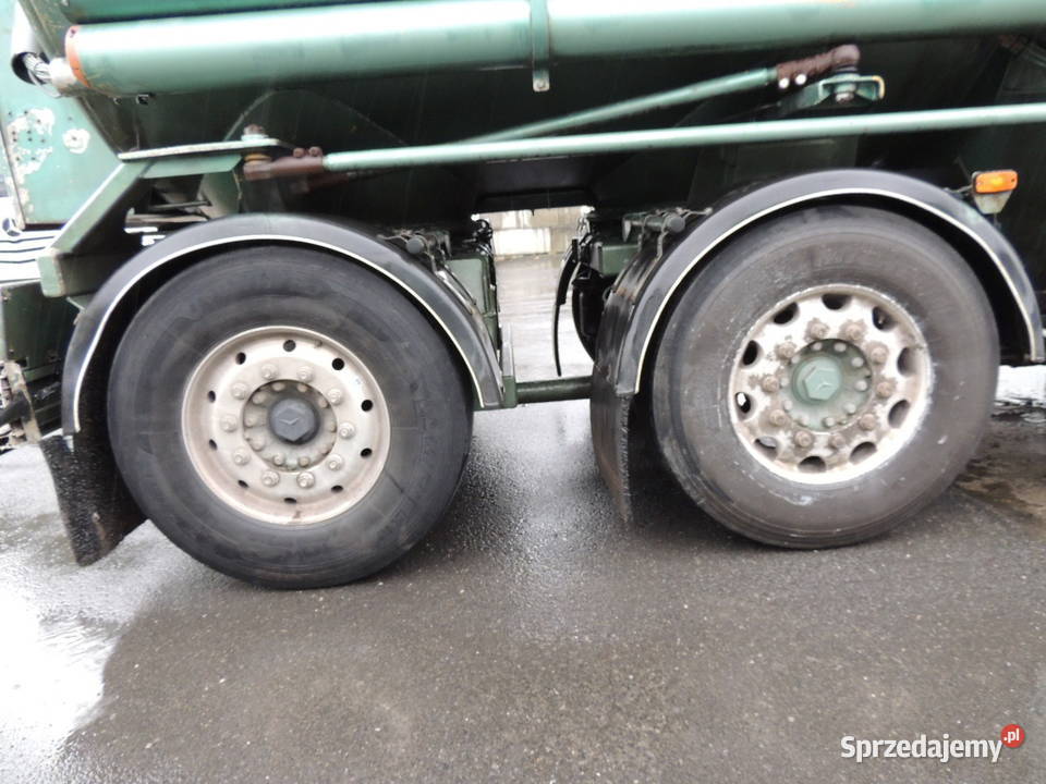 Naczepa silos cysterna do paszy 3 osiowa