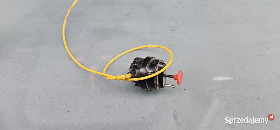 Siłownik klapki wlewu paliwa mercedes w124 Rok produkcji 1993 Zbąszyń