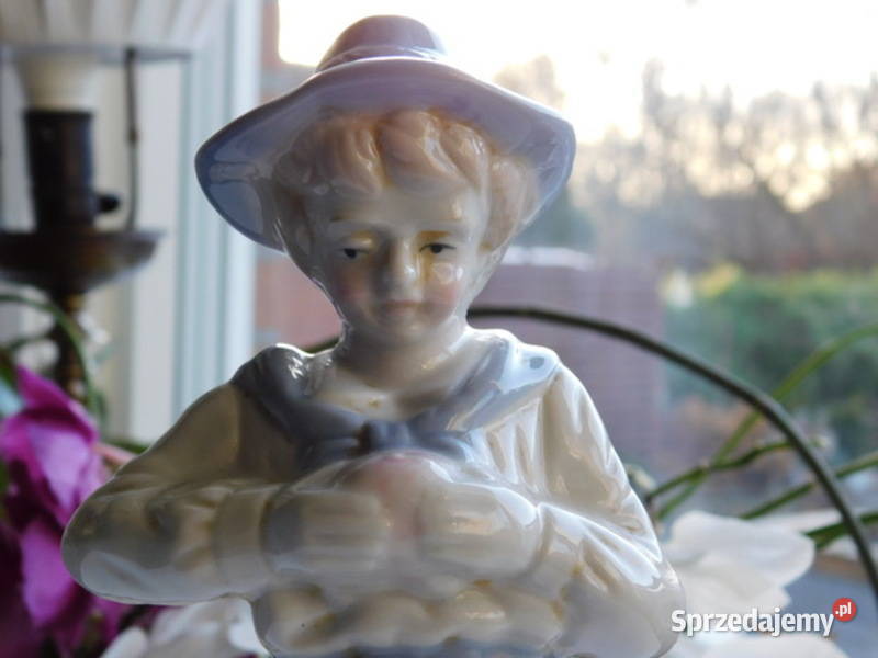 Figurka chłopca trzymającego owoc 482	Fiaf zachodniopomorskie Szczecin sprzedam