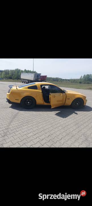 Mustang Gt Premium 2012r manual Rok produkcji 2011 łódzkie Rososza