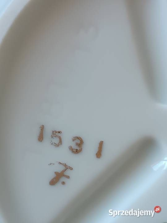 Osłonka czerwona róża sygnowana porcelana małopolskie Gorlice