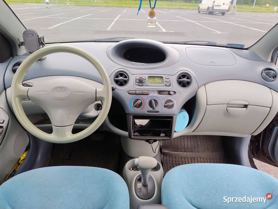 Toyota Yaris AUTOMAT 13 VVTi 86 czarny Toyota Sosnowiec