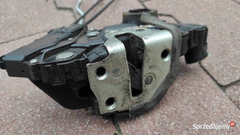 Toyota Yaris II 3d zamek drzwi prawy osobowe mazowieckie