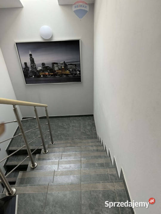 Nowoczesny budynek z magazynemduża działka 11 ha 11000m2 Sprzedaż Leszno