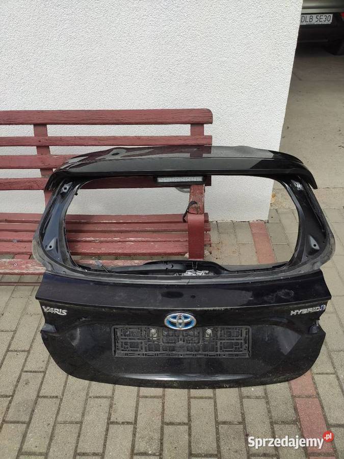 Toyota Yaris IV blenda nakładka klapy tył