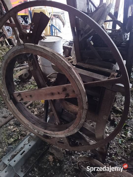 Zabytkowa sieczkarnia Antyki Busko-Zdrój