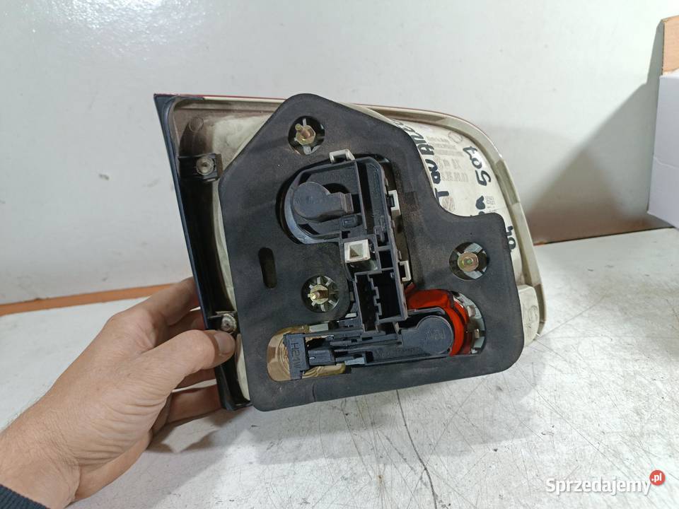 LAMPA W KLAPĘ PRAWY TYŁ VOLKSWAGEN TOUAREG