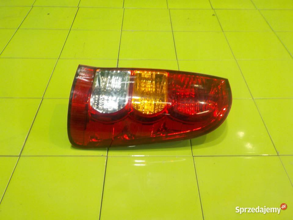 TOYOTA HILUX VII 30 D4D 08r lampa prawa tyl Suków