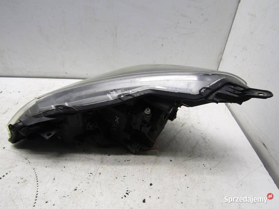 LAMPA PRZEDNIA PRAWY PRZÓD LED TOYOTA YARIS III