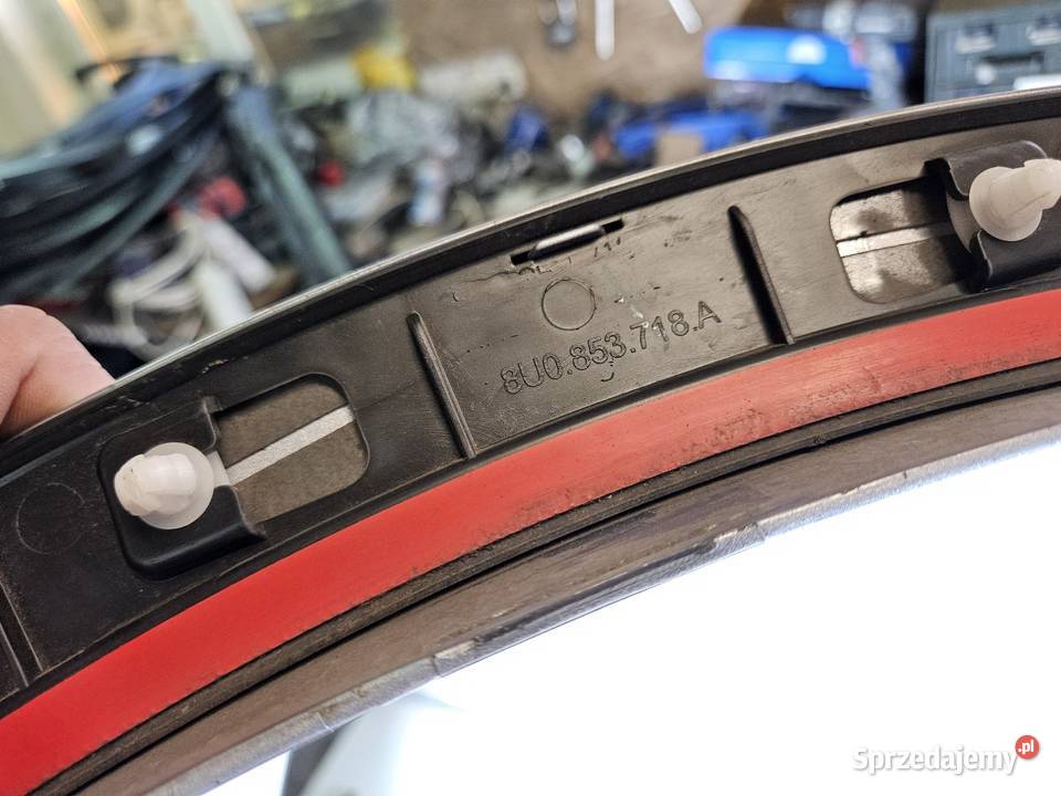 AUDI Q3 8U0 LISTWA BŁOTNIKA PRAWY PRZÓD PRAWA Listwy i nakładki Międzychód