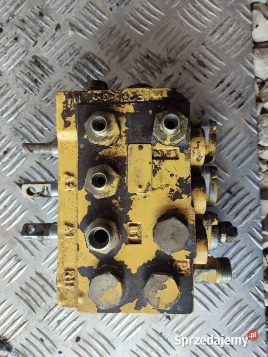 Rozdzielacz hydrauliczny Holland TX30 TX32 TX34 Gowarczów