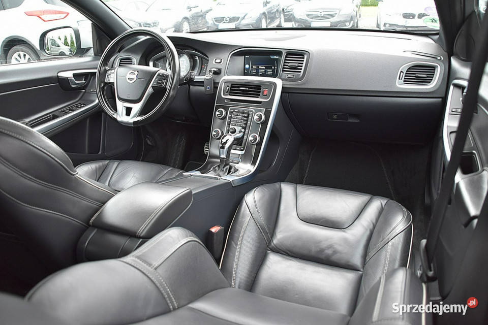 Volvo V60 24D6 AWD 288 RDesign Plugin Hybrid Led wielofunkcyjna kierownica Nowe Kucice