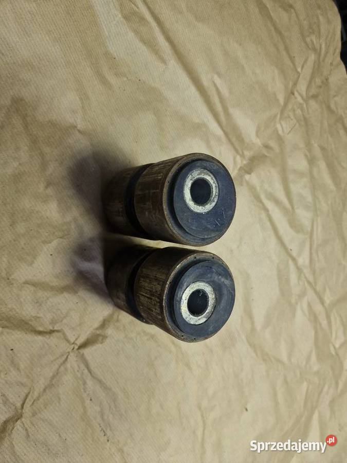 Tuleje acentryczne przedniego wahacza nissan sprzedam