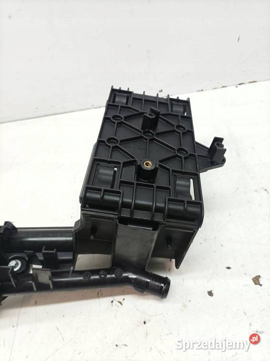 UCHWYTY PODSTAWA INTERCOOLERA 20 CGI 45 AMG C117 Rok produkcji 2015 sprzedam