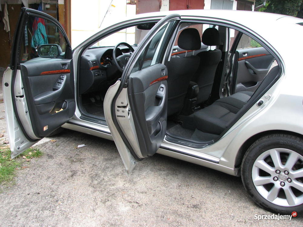 Toyota avensis Hatchback 20 D4D diesel śląskie Katowice