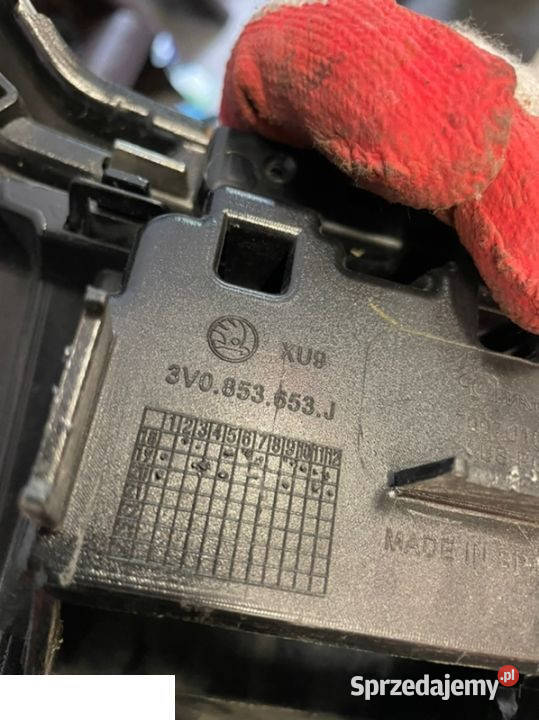 Skoda Superb 3v0 18 lift atrap przód Plug in osobowe