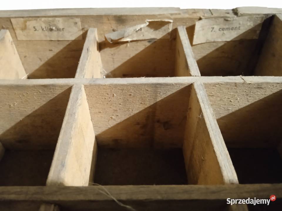 Stare drewniane pudełko z przegrodami Łódź