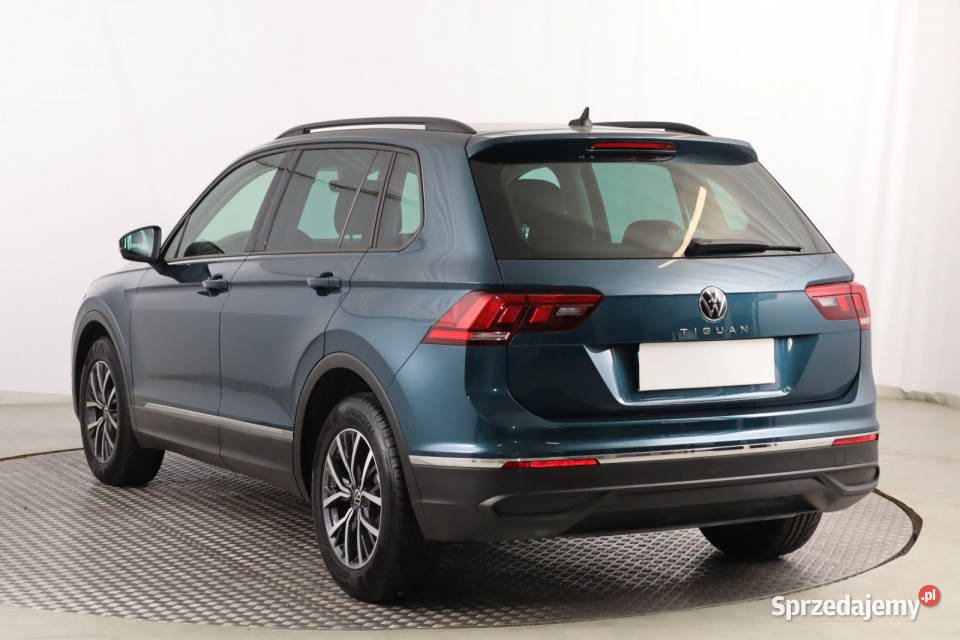 VW Tiguan 15 TSI asystent parkowania