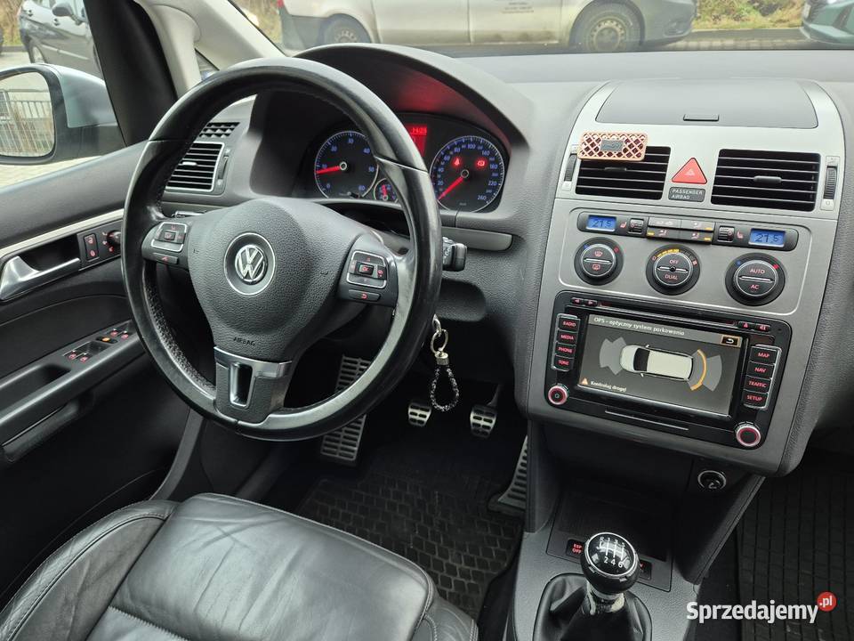 VW TOURAN 20 TDI RLINE HIGHLINE NAVI RNS SKÓRA Radom