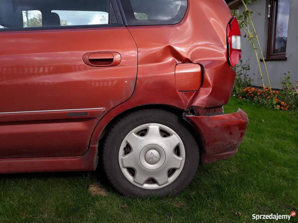 Mitsubishi Space Star 19 uszkodzony Rok produkcji 2001