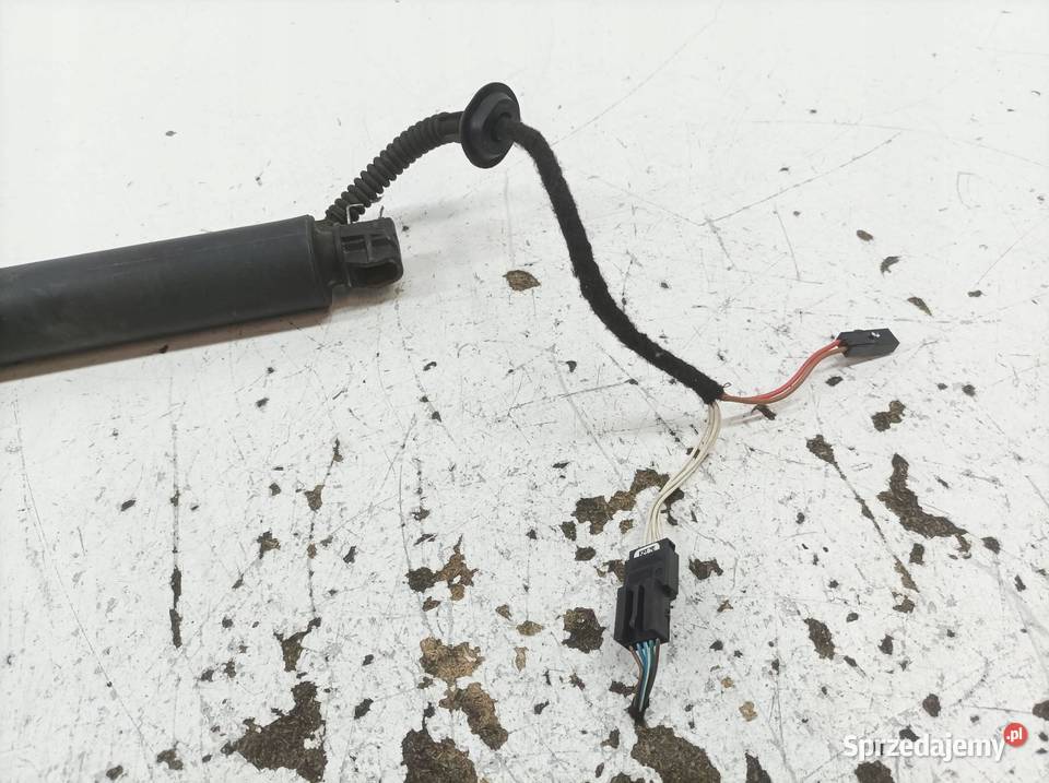 SIŁOWNIK KLAPY BAGAŻNIKA TYŁ ELEKTRYCZNY KOMBI osobowe