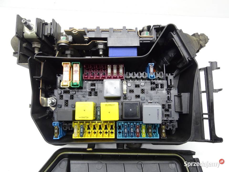 SKRZYNKA BEZPIECZNIKÓW BSI A2465400182 MERCEDES sprzedam