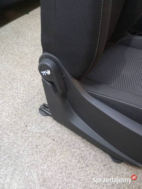 FOTELE PRZÓD KANAPA KOMPLET Dacia Duster II sprzedam