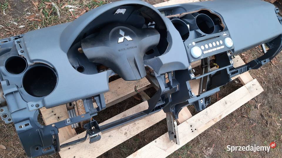 deska rozdzielcza konsola Mitsubishi Colt VI z30 Dębno