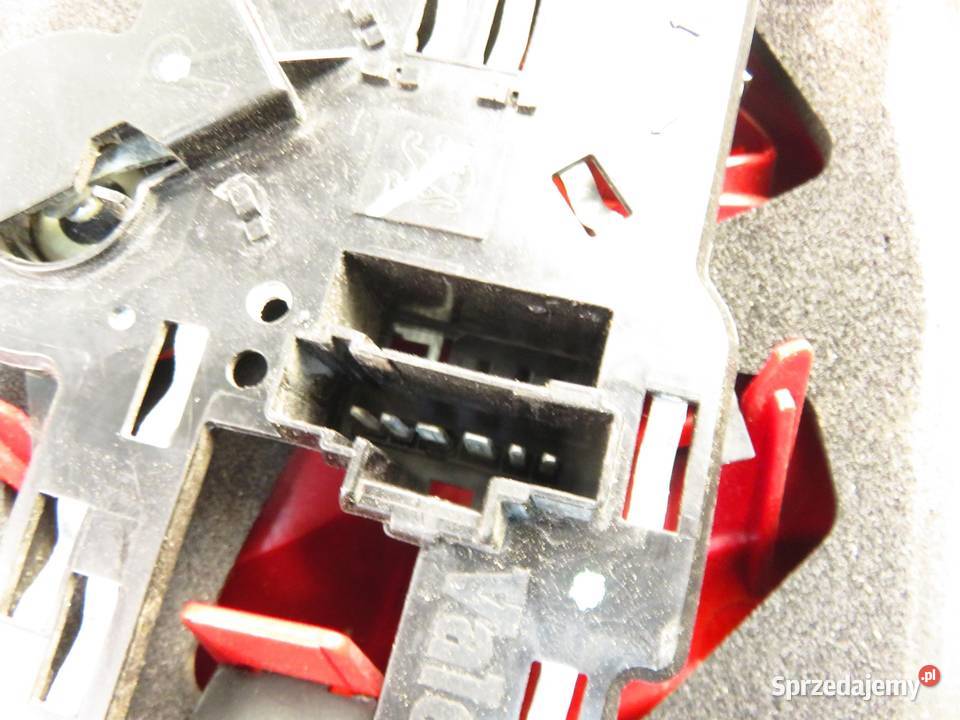 LAMPA PRAWA TYLNA PEUGEOT 307