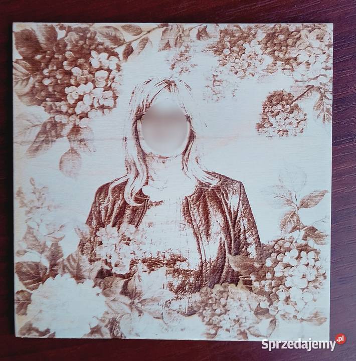 Zdjęcie grawerowane na drewnie 26 x 26 dedykacja Racot