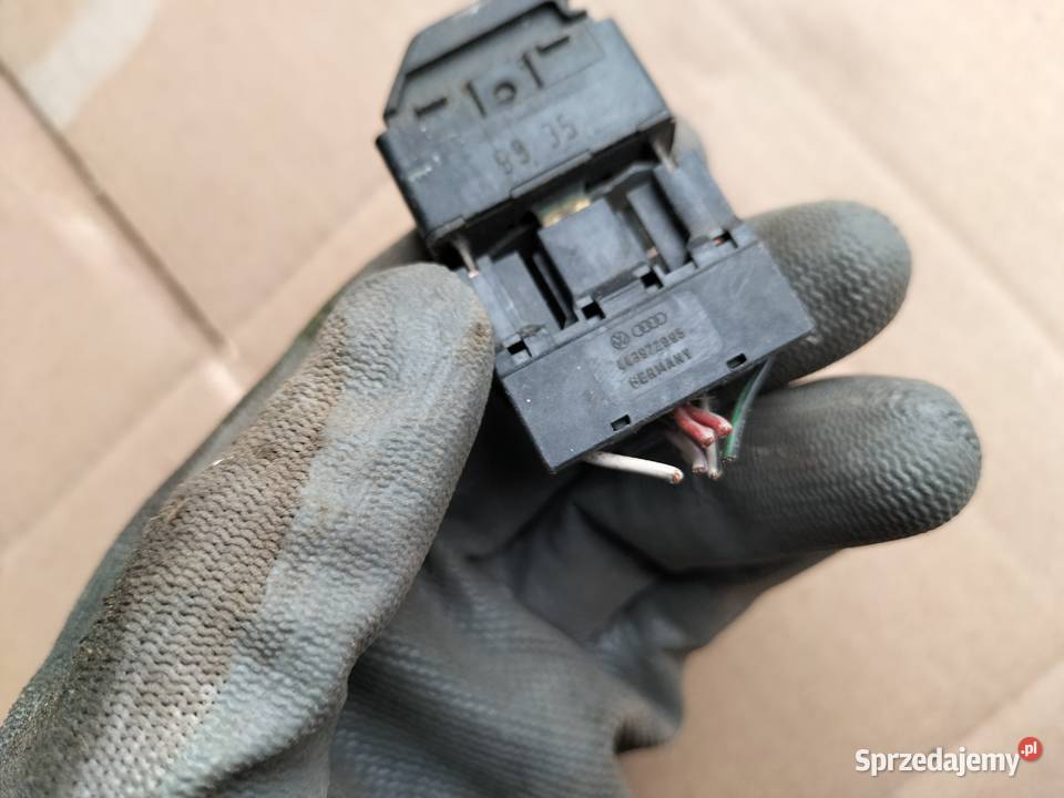 AUDI A4B5 A4 B5 4D0959855 WŁĄCZNIK PANEL Kamień-Kolonia