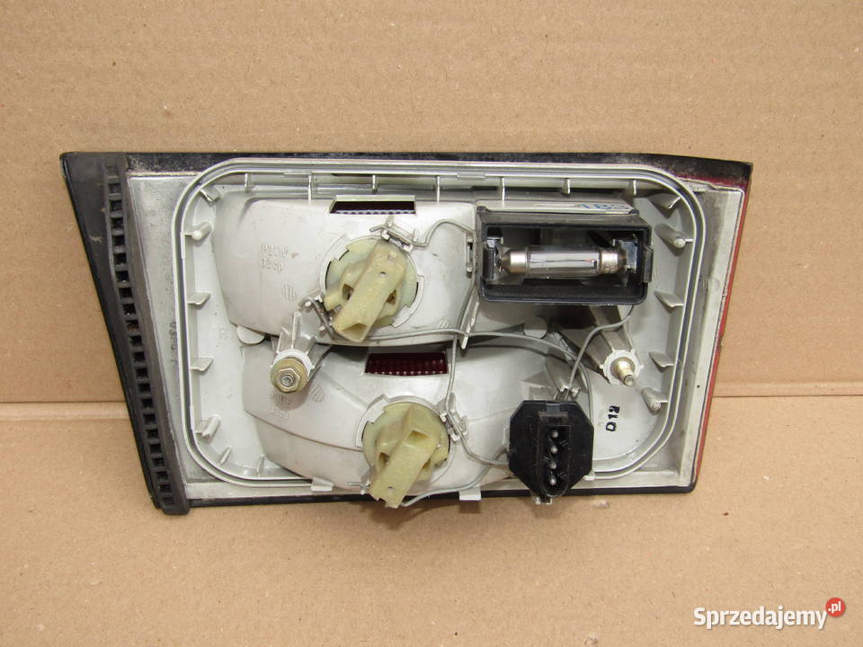 LAMPA TYLNA LEWAPRAWA W KLAPĘ BAGAŻNIKA BMW E34 Mysłaków