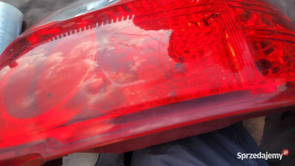 TOYOTA AURIS E15 LIFT 10 LAMPA TYLNA PRAWA Ruda Śląska