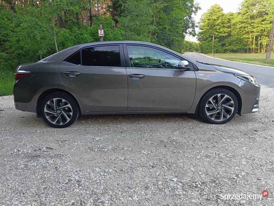 Toyota Corolla 16 Premium 1WŁ Salon Serwis ASO Czosnów sprzedam