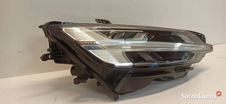VOLVO V60 CC LAMPA PRAWY PRZÓD RHD ANGLIK Lampy przednie