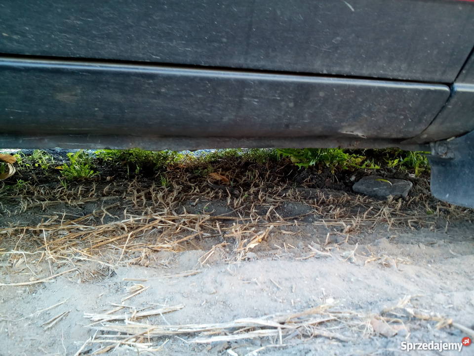 Mazda 323F BG czerwony 323F Szczeblotowo